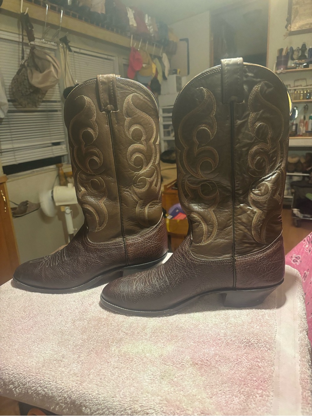 Naccona bull hide mens size 9.5 boot